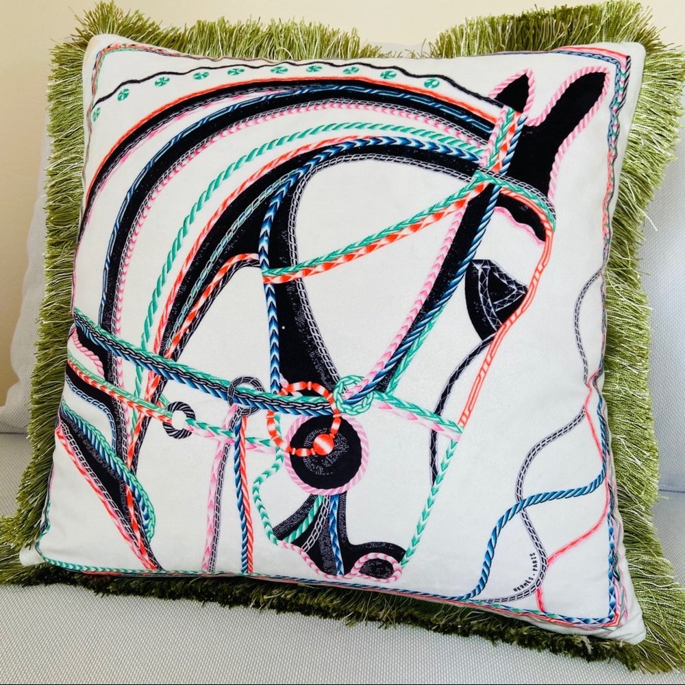 White velvet horse throw decorative accent pillow - Picture 5 of 6